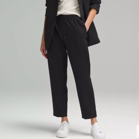 Tapered-Leg Mid-Rise Pant Luxtreme 7/8 Length BLACK - Picture 1 of 5
